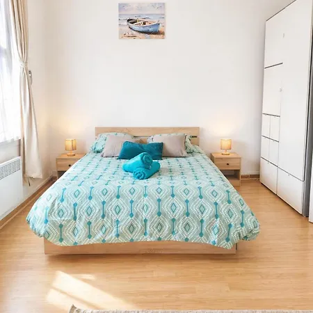 Elegant 1-bedroom For 4 People Perfect דירה סן-קוונטן