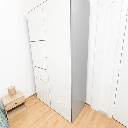 Elegant 1-bedroom For 4 People Perfect דירה